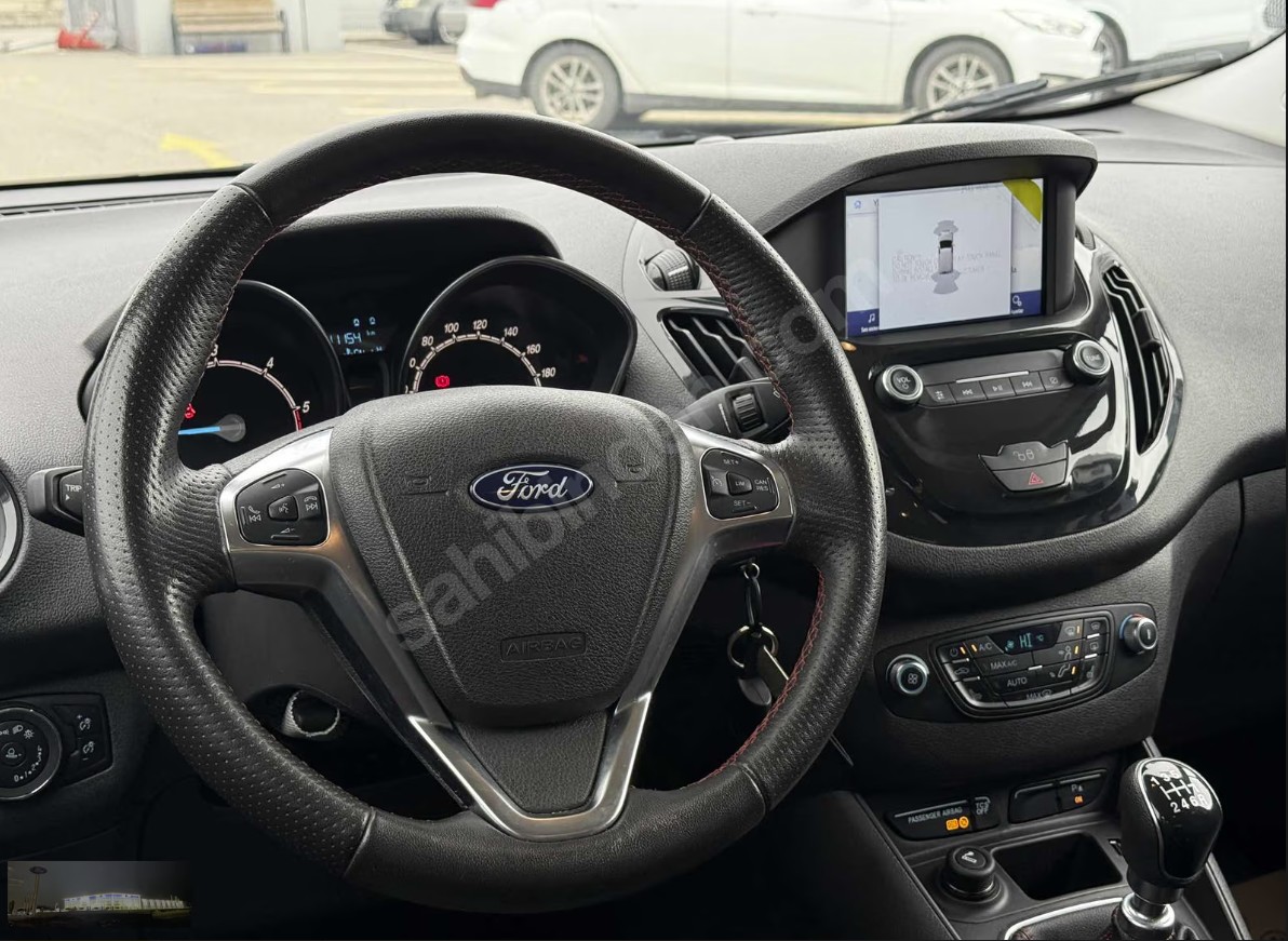 FORD TOURNEO COURIER TİTANİUM PLUS 2022 MODEL
